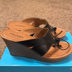 Flip flop platform sandals - 2.5 inches, brown and black